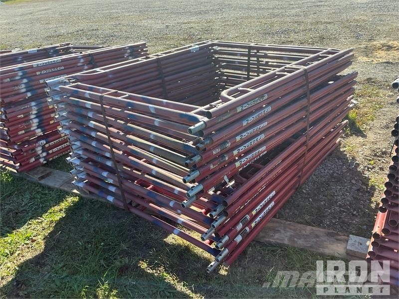 Quantity of (50) Braces and (25) Panels for Scaffo Equipamento de andaimes