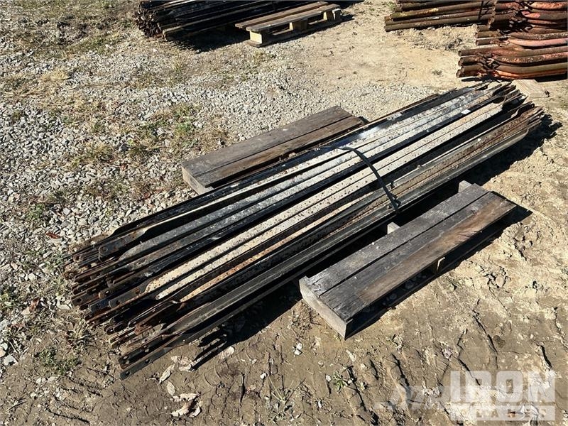 Quantity of (50) Braces and (25) Panels for Scaffo Equipamento de andaimes