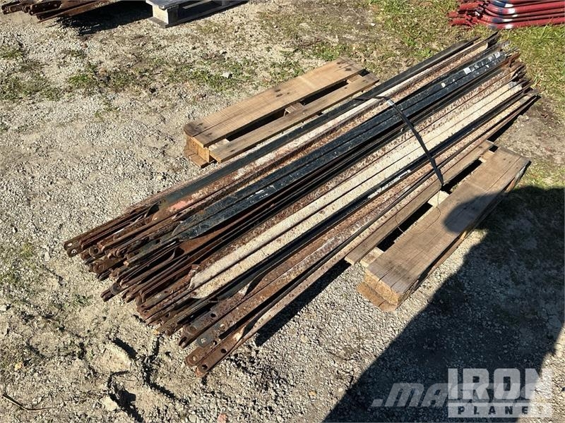 Quantity of (50) Braces and (25) Panels for Scaffo Equipamento de andaimes