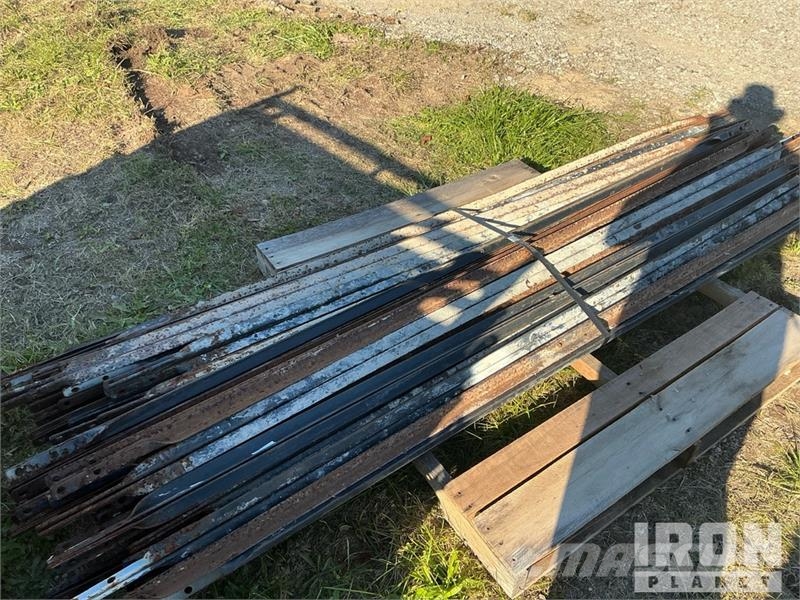 Quantity of (50) Braces and (25) Panels for Scaffo Equipamento de andaimes