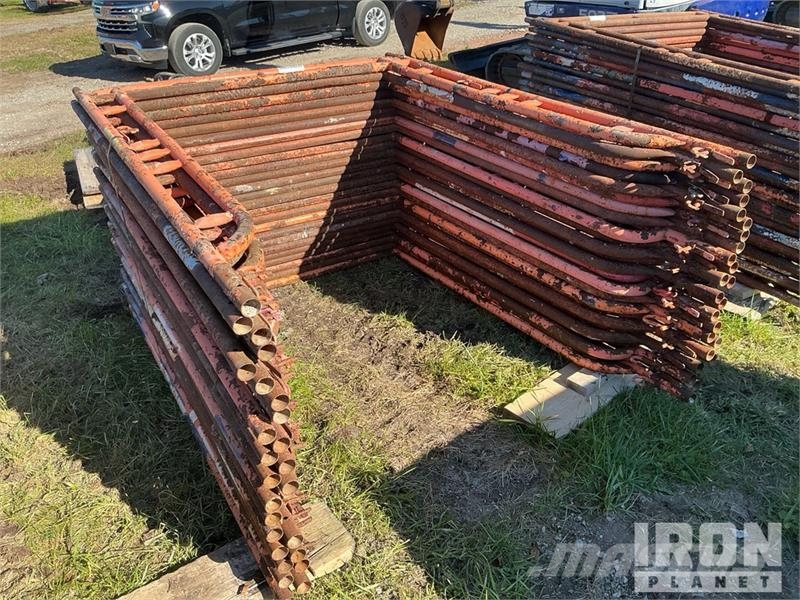 Quantity of (50) Braces and (25) Panels for Scaffo Equipamento de andaimes