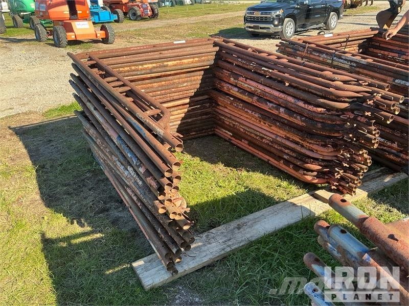 Quantity of (50) Braces and (25) Panels for Scaffo Equipamento de andaimes