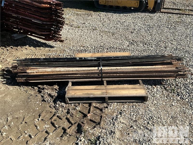 Quantity of (50) Braces and (25) Panels for Scaffo Equipamento de andaimes