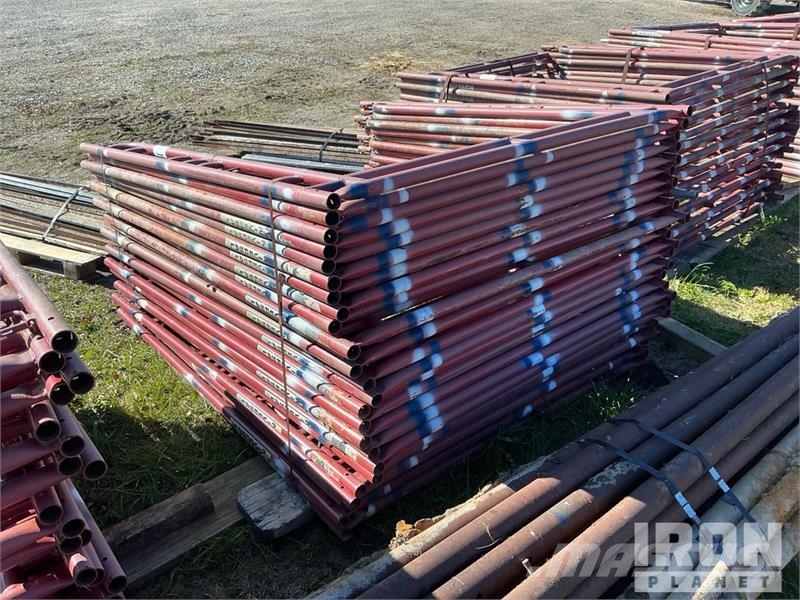 Quantity of (50) Braces and (25) Panels for Scaffo Equipamento de andaimes