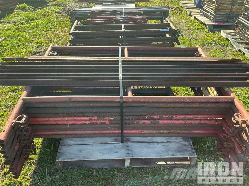 Quantity of (7) Braces and (18) Panels for Scaffol Equipamento de andaimes