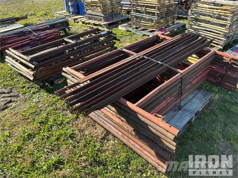 Quantity of (7) Braces and (18) Panels for Scaffol Equipamento de andaimes