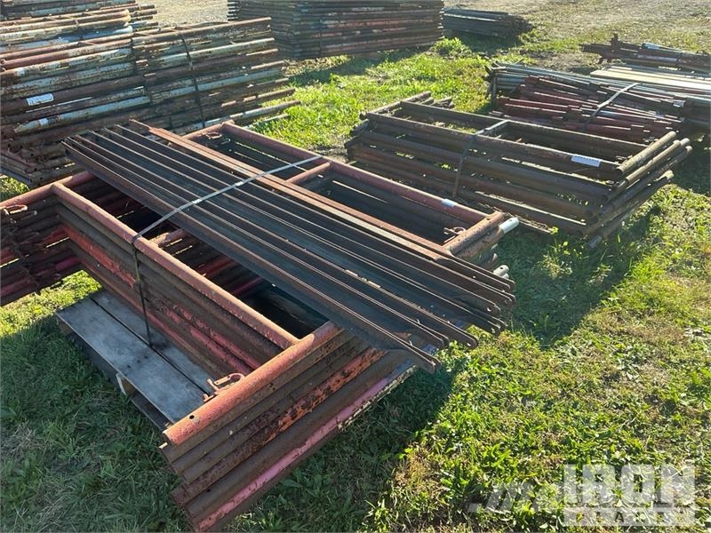 Quantity of (7) Braces and (18) Panels for Scaffol Equipamento de andaimes