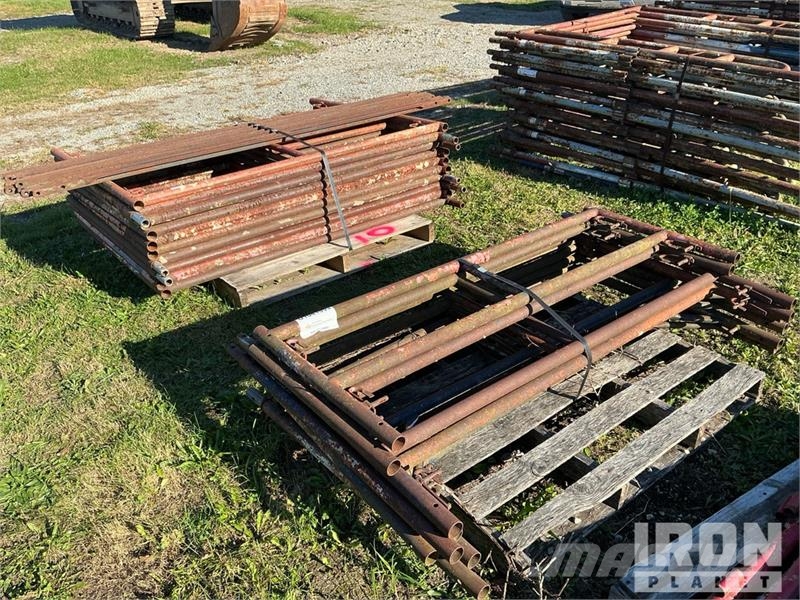 Quantity of (7) Braces and (18) Panels for Scaffol Equipamento de andaimes