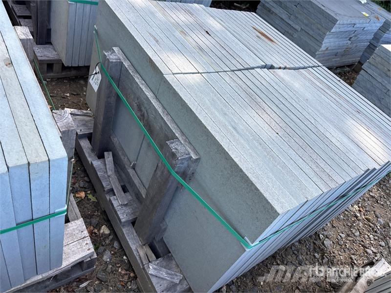 Quantity of (7) Pallets of 1.5 inch Bluestone Pave Otra maquinaria agrícola