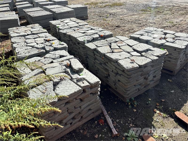 Quantity of (7) Pallets of Tumbled Irregular Blues 其他農業機械