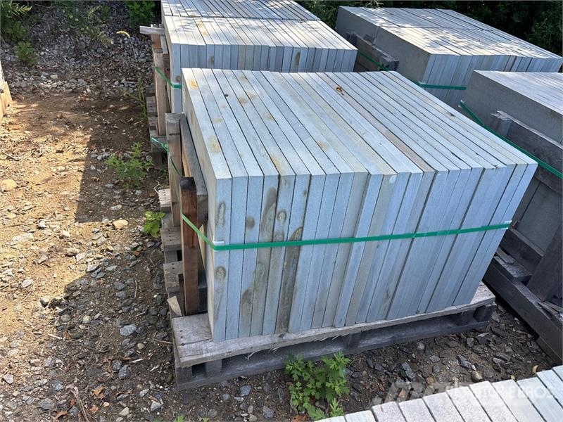 Quantity of (7) Pallets of 1.5 inch Bluestone Pave Otra maquinaria agrícola