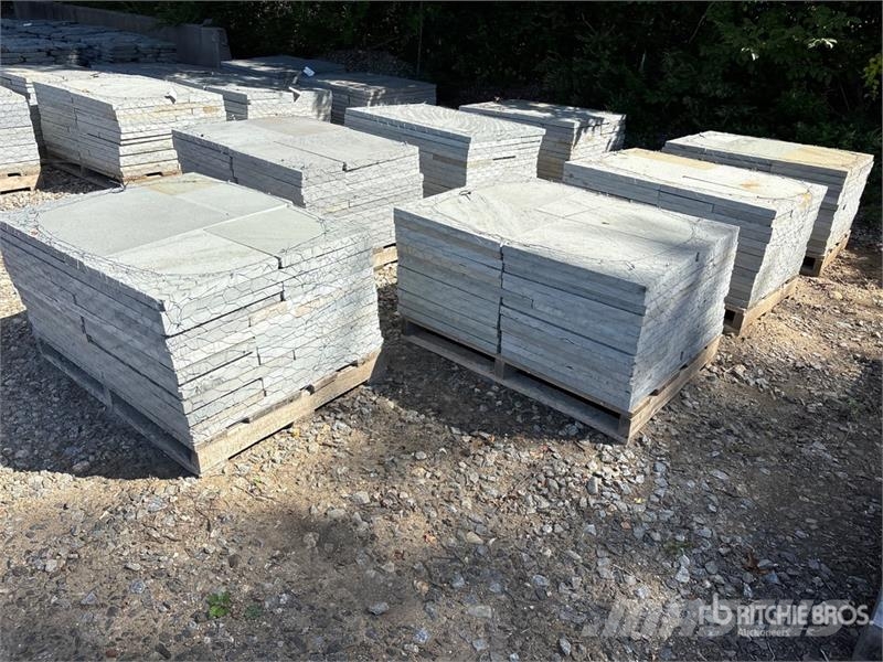 Quantity of (7) Pallets of 1.5 inch Bluestone Pave Sonstige Landmaschinen
