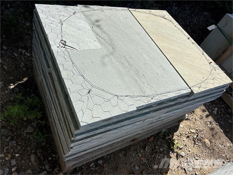 Quantity of (7) Pallets of 1.5 inch Bluestone Pave Sonstige Landmaschinen