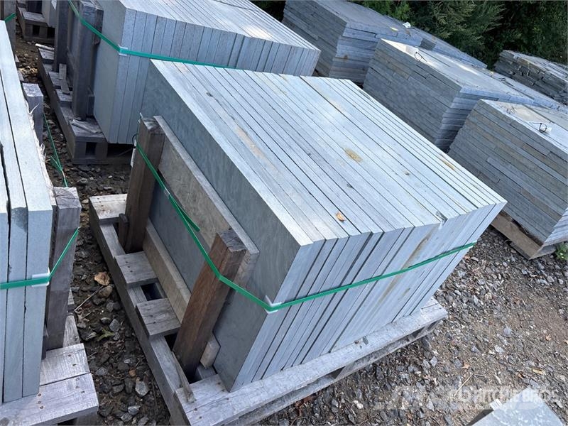 Quantity of (7) Pallets of 1.5 inch Bluestone Pave Otra maquinaria agrícola