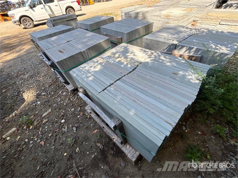 Quantity of (7) Pallets of 1.5 inch Bluestone Pave Otra maquinaria agrícola