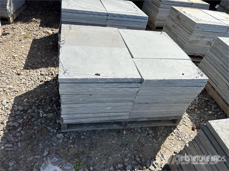 Quantity of (7) Pallets of 1.5 inch Bluestone Pave Sonstige Landmaschinen