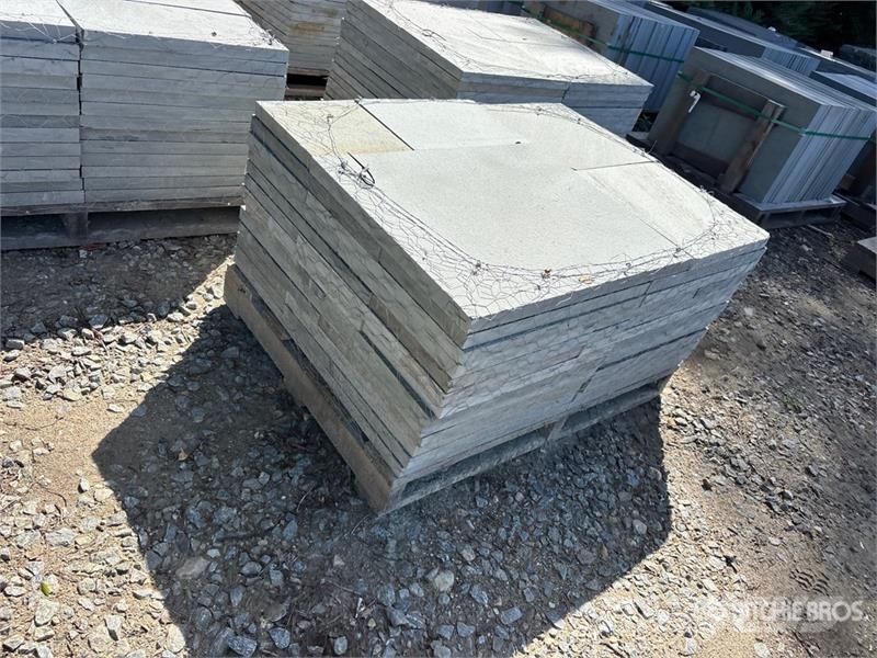Quantity of (7) Pallets of 1.5 inch Bluestone Pave Sonstige Landmaschinen