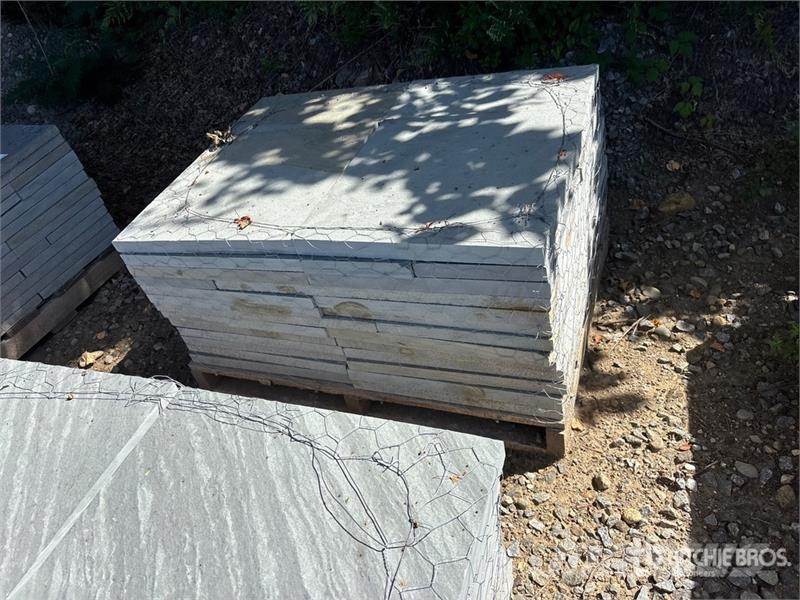 Quantity of (7) Pallets of 1.5 inch Bluestone Pave Sonstige Landmaschinen