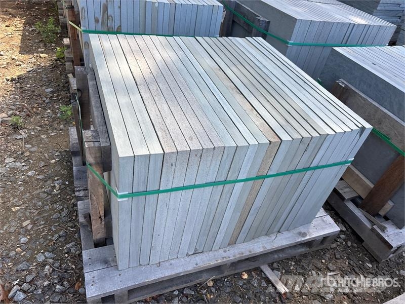 Quantity of (7) Pallets of 1.5 inch Bluestone Pave Otra maquinaria agrícola