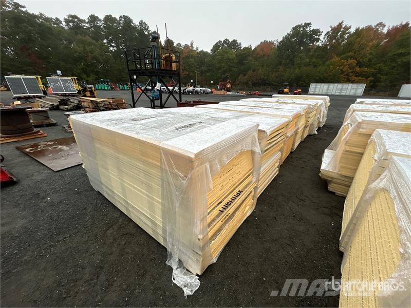 Quantity of (8) Pallets of 96 in x 48 in Polyiso I Seilwinden, Bauaufzüge und Lastenaufzüge