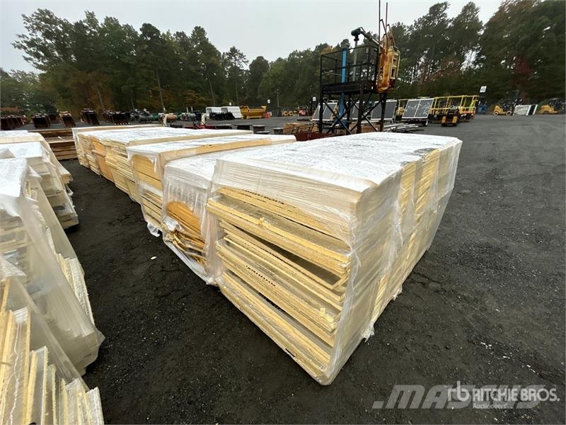 Quantity of (8) Pallets of 96 in x 48 in Polyiso I Seilwinden, Bauaufzüge und Lastenaufzüge