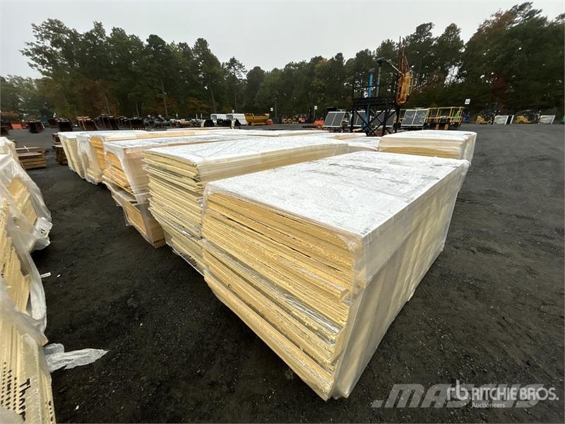 Quantity of (8) Pallets of 96 in x 48 in Polyiso I Seilwinden, Bauaufzüge und Lastenaufzüge