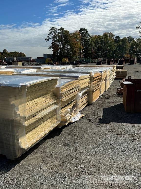 Quantity of (8) Pallets of 96 in x 48 in Polyiso I Seilwinden, Bauaufzüge und Lastenaufzüge