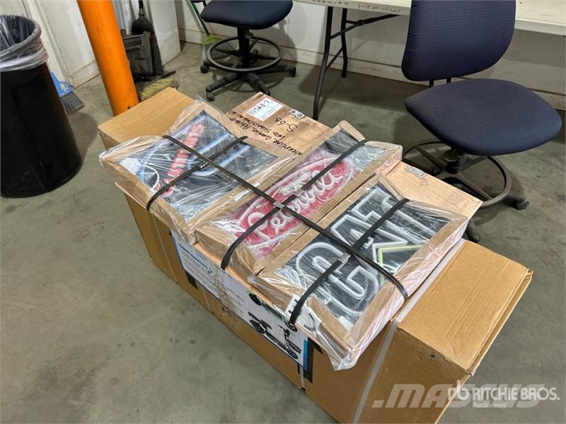 Quantity of Caterpillar, Cummins, Peterbilt Neon S Outros componentes