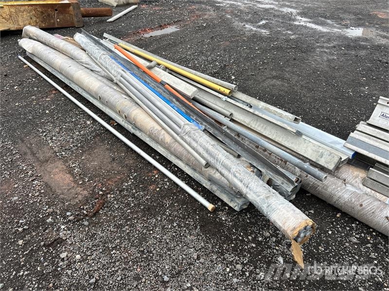  Quantity of Concrete Finishing Tools and Handles Drugi deli