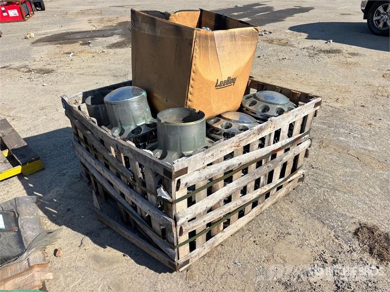 Quantity of Hub Caps and Lug Nut Covers (Unused) مكونات أخرى
