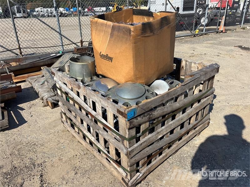 Quantity of Hub Caps and Lug Nut Covers (Unused) مكونات أخرى