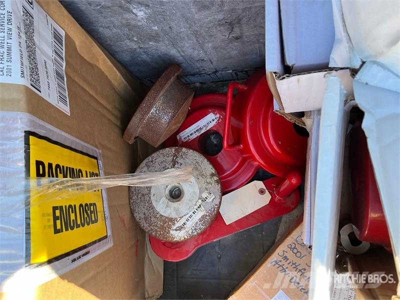 Quantity of Misc. Pump Parts, Valves, Pneumatic Ac Pumpe za vodu
