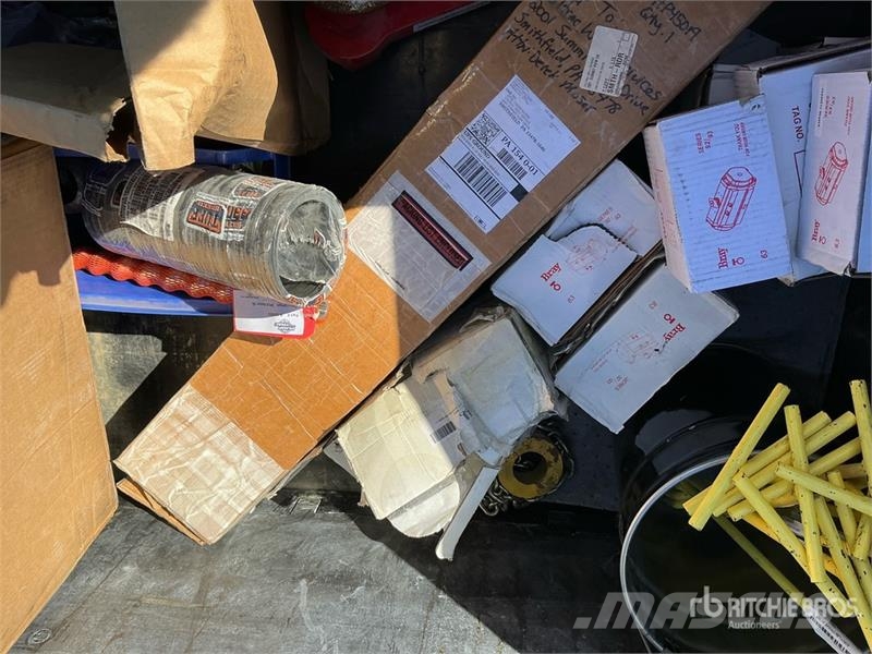 Quantity of Misc. Pump Parts, Valves, Pneumatic Ac Pumpe za vodu