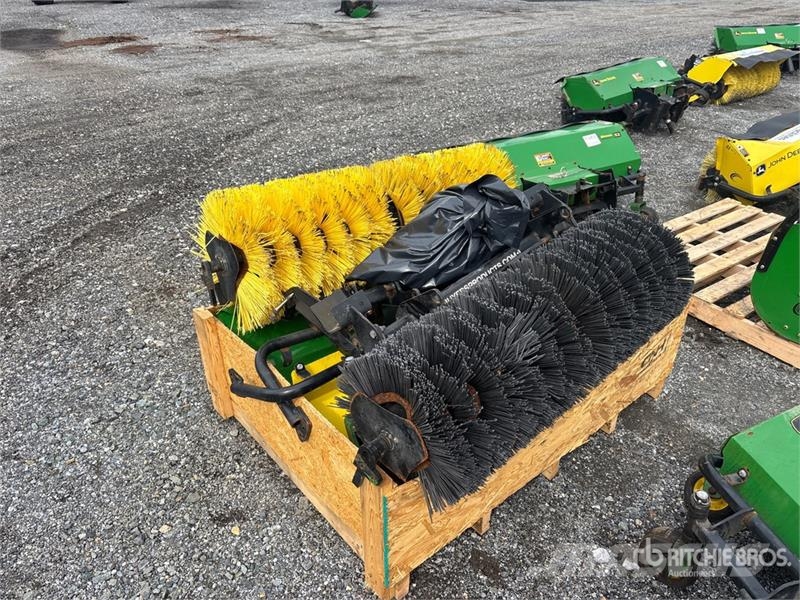 Quantity of Misc Sweeper attachment and Plow Parts Outros componentes