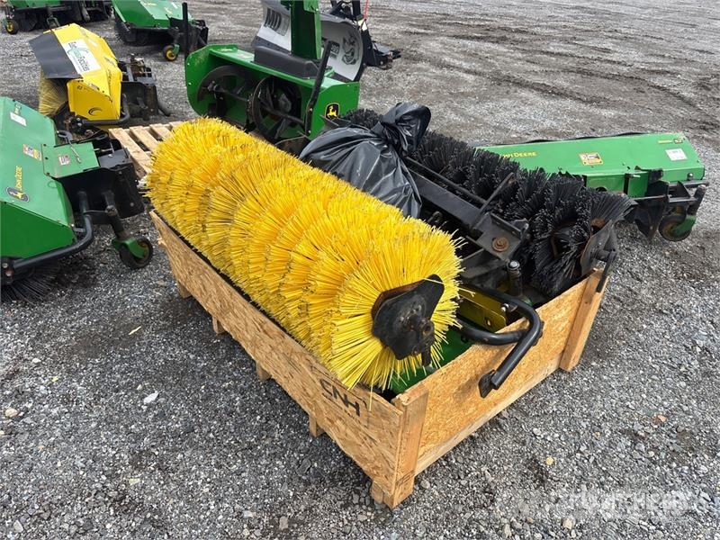 Quantity of Misc Sweeper attachment and Plow Parts Outros componentes