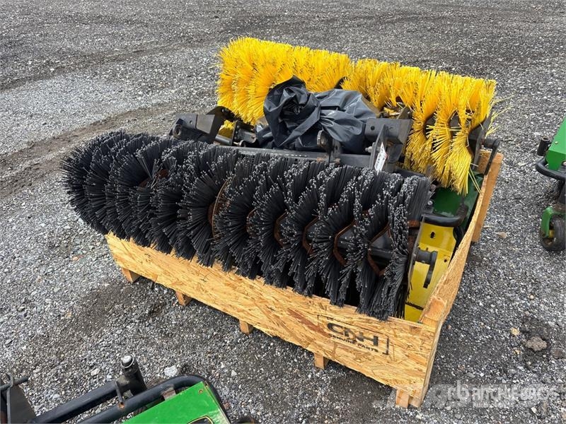 Quantity of Misc Sweeper attachment and Plow Parts Outros componentes