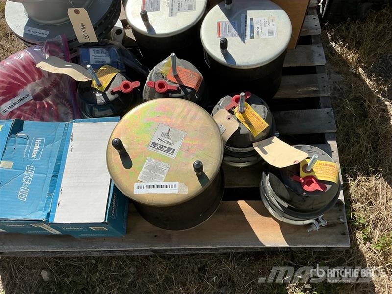  Quantity of Misc. Truck Parts (Unused) Transport Sonstige