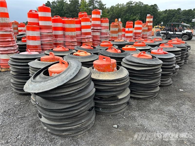 Quantity of Traffic Barrels Ostale kargo komponente