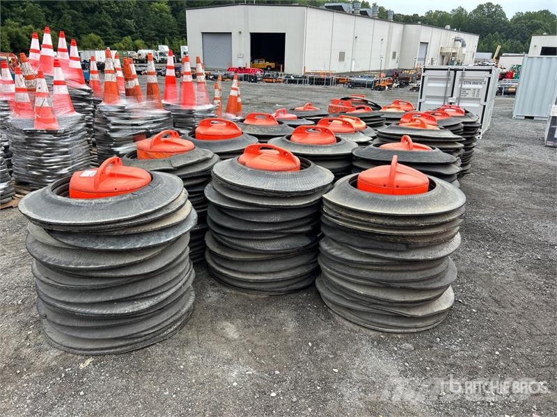 Quantity of Traffic Barrels Ostale kargo komponente