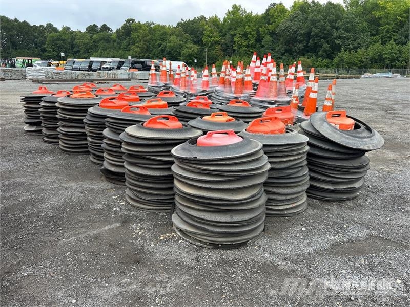 Quantity of Traffic Barrels Ostale kargo komponente