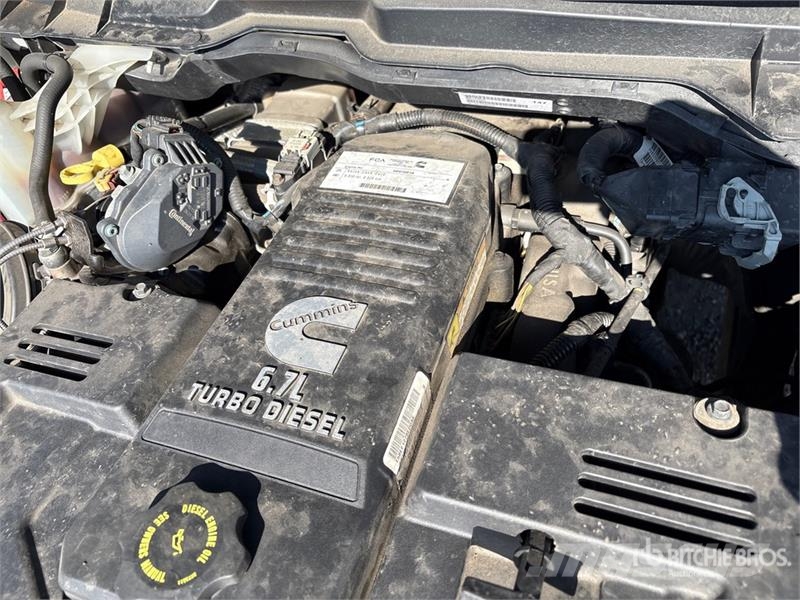 RAM 2500 4x4 Crew Cab Pickup Andre varebiler