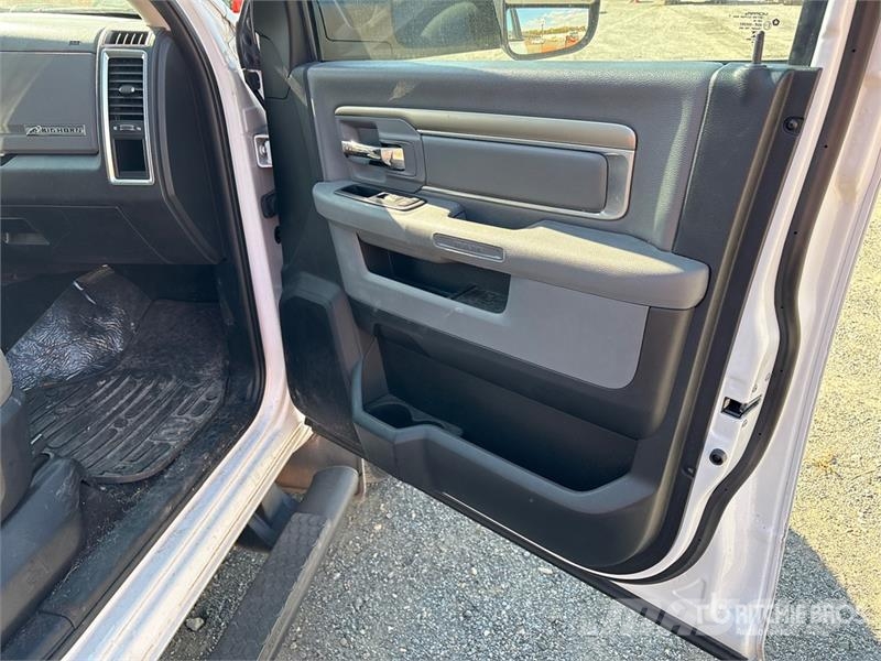 RAM 2500 4x4 Crew Cab Pickup Andre varebiler