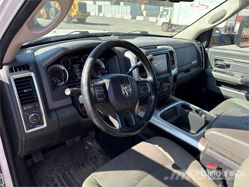 RAM 2500 4x4 Crew Cab Pickup Andre varebiler