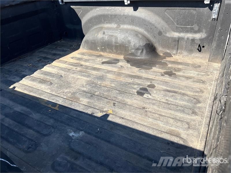 RAM 2500 4x4 Crew Cab Pickup Andre varebiler
