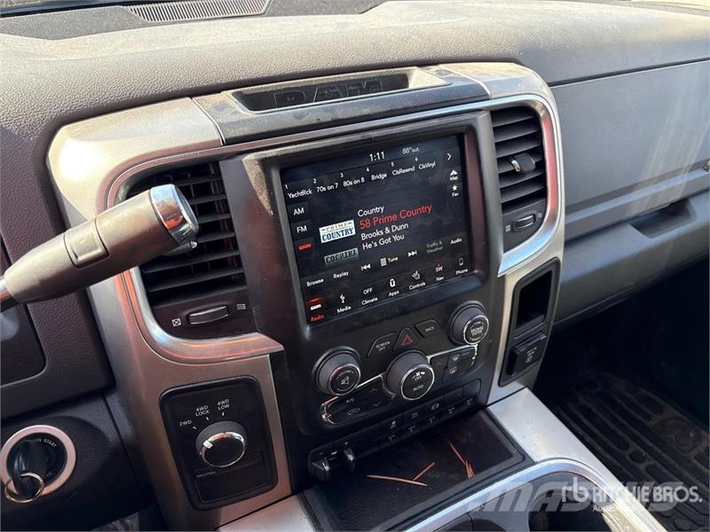 RAM 2500 4x4 Crew Cab Pickup Andre varebiler