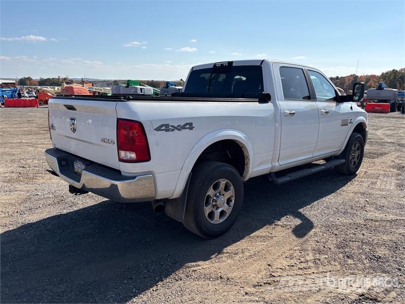 RAM 2500 4x4 Crew Cab Pickup Andre varebiler