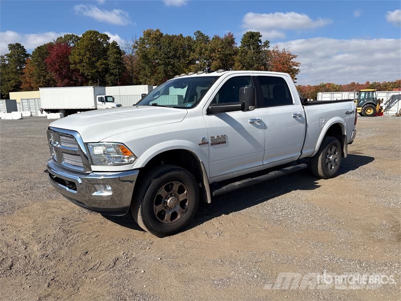 RAM 2500 4x4 Crew Cab Pickup Andre varebiler