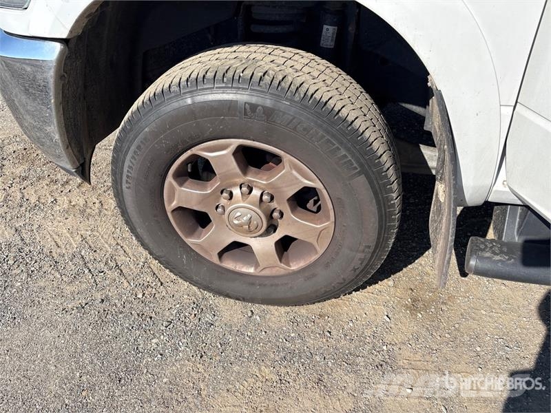 RAM 2500 4x4 Crew Cab Pickup Andre varebiler