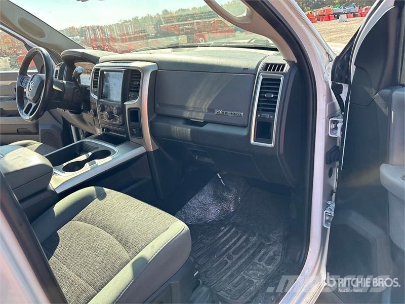 RAM 2500 4x4 Crew Cab Pickup Andre varebiler