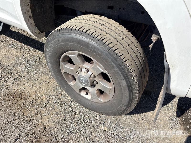 RAM 2500 4x4 Crew Cab Pickup Andre varebiler